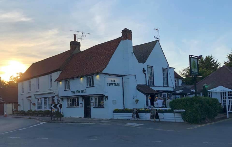 Stay And Relax At The Yew Tree Manuden Exteriör bild