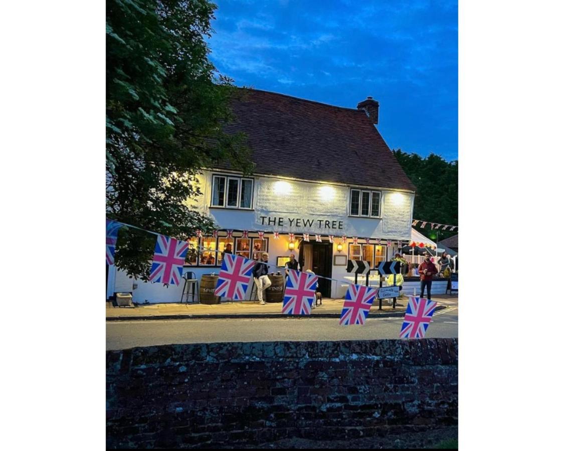 Stay And Relax At The Yew Tree Manuden Exteriör bild