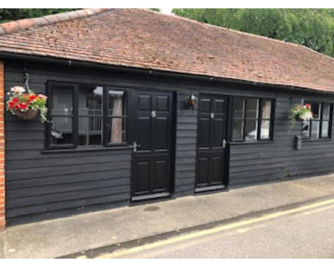Stay And Relax At The Yew Tree Manuden Rum bild